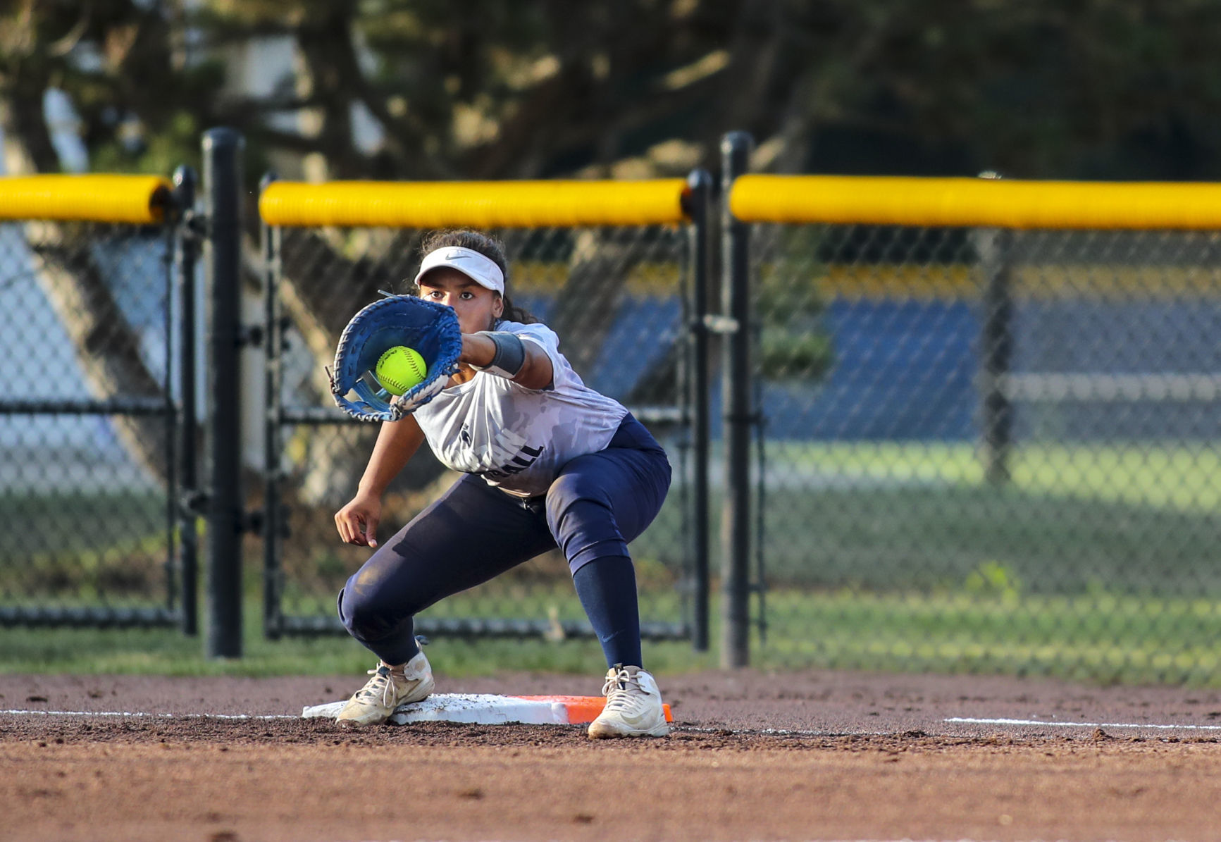 071018-softball-final-018